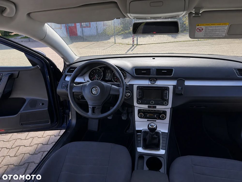 Volkswagen Passat - 11