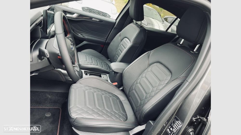 Ford Focus 1.0 EcoBoost MHEV ST-Line X - 9