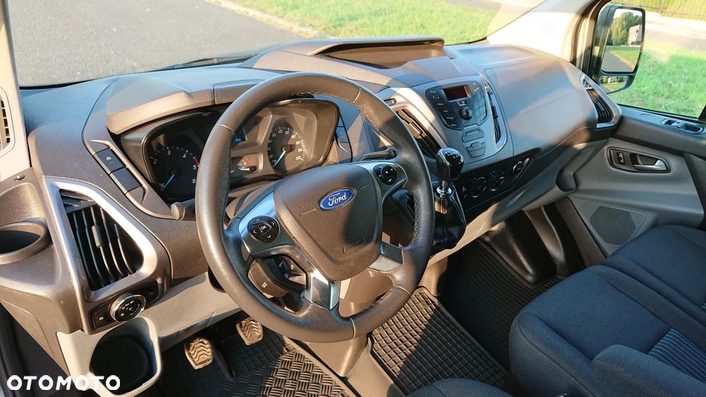 Ford Tourneo Custom - 15