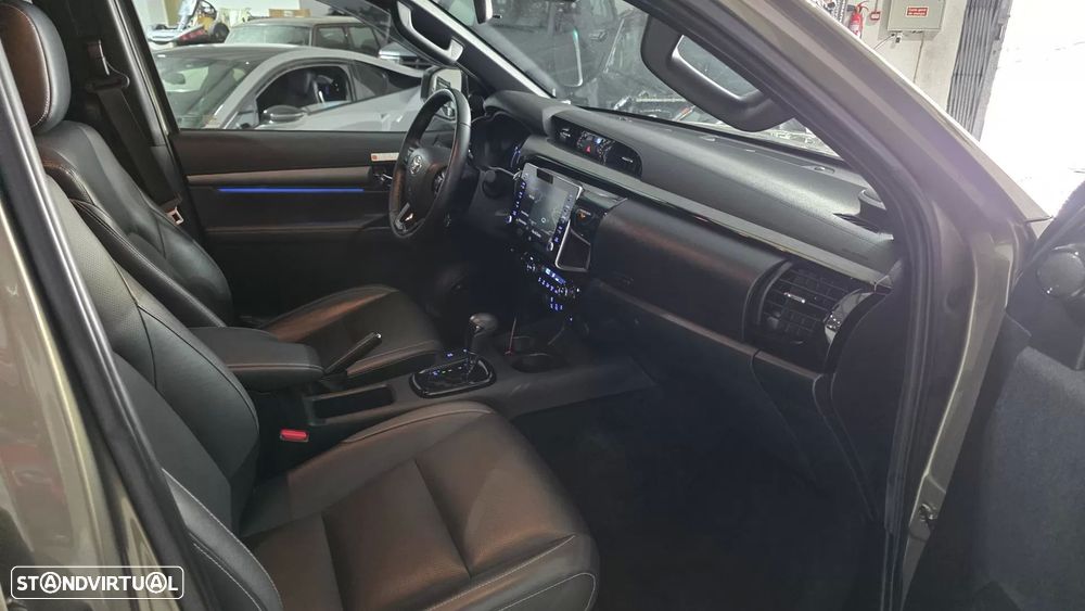 Toyota Hilux 2.8 D-4D 4WD GR Sport II - 52
