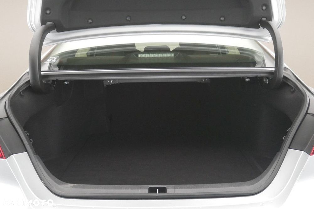 Toyota Camry 2.5 Hybrid Comfort CVT - 16