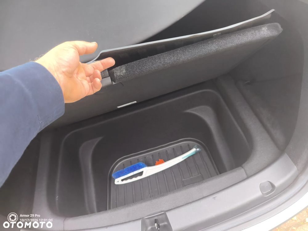 Tesla Model Y Long Range Dual Motor AWD - 18