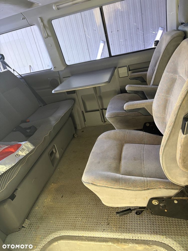 Volkswagen Multivan - 11