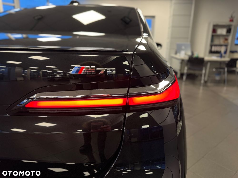 BMW i7 - 6