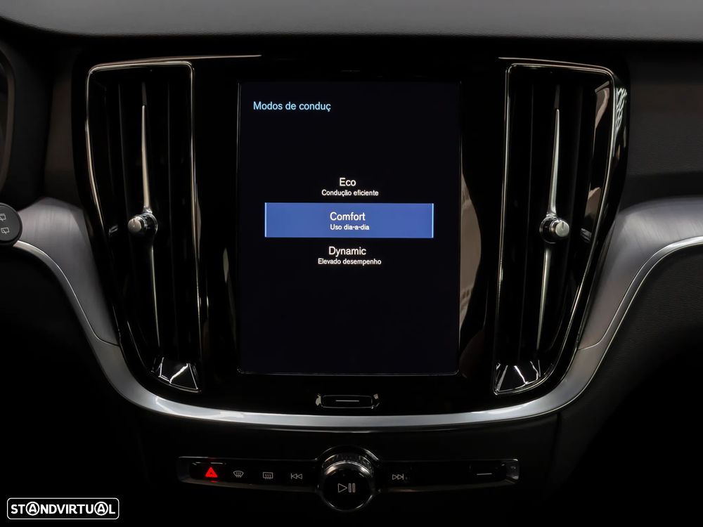 Volvo V60 2.0 B4 Momentum Plus Geartronic - 31