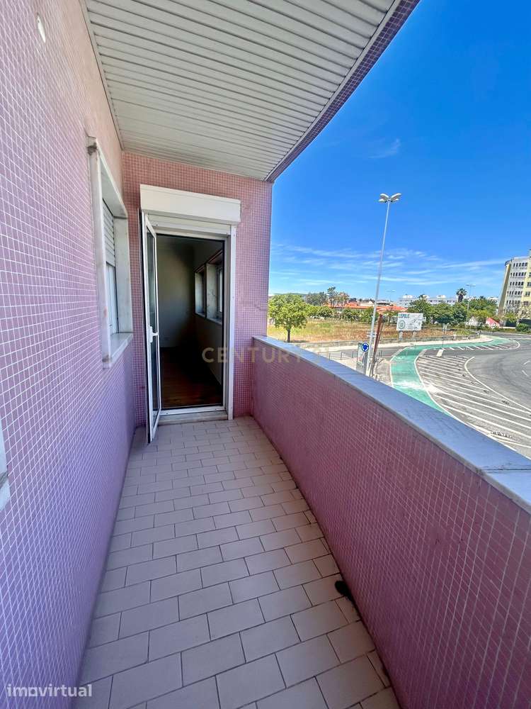Apartamento T1 - 80 m²  - Telheiras | Garagem | Arrecadação  | Arrenda - Grande imagem: 5/26