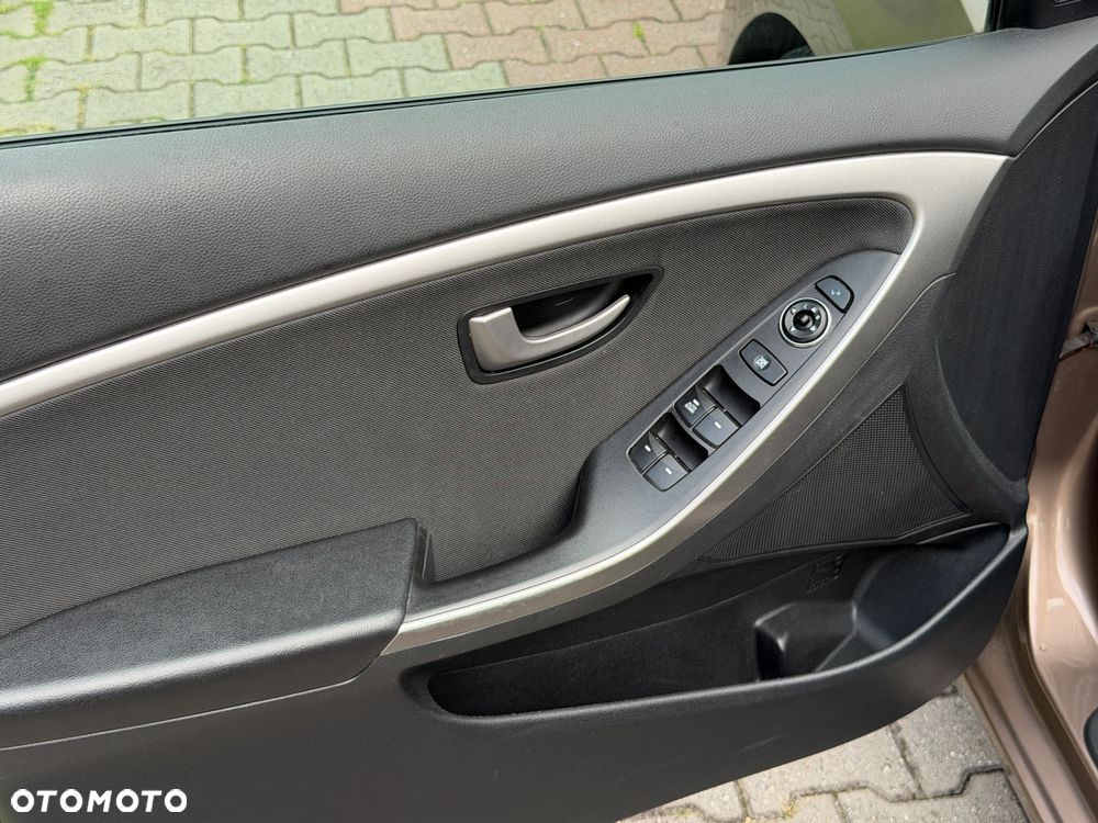 Hyundai i30 blue 1.4 Classic Navigation - 36