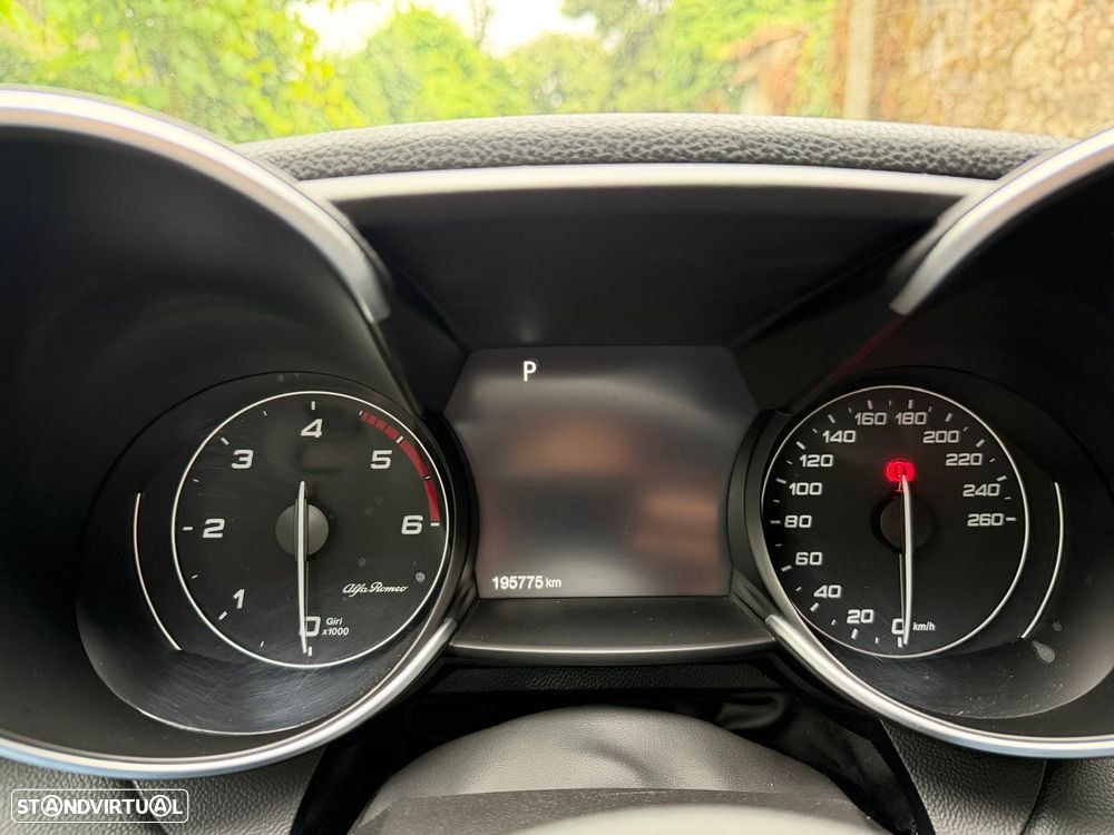 Alfa Romeo Giulia 2.2 D AT8 - 8
