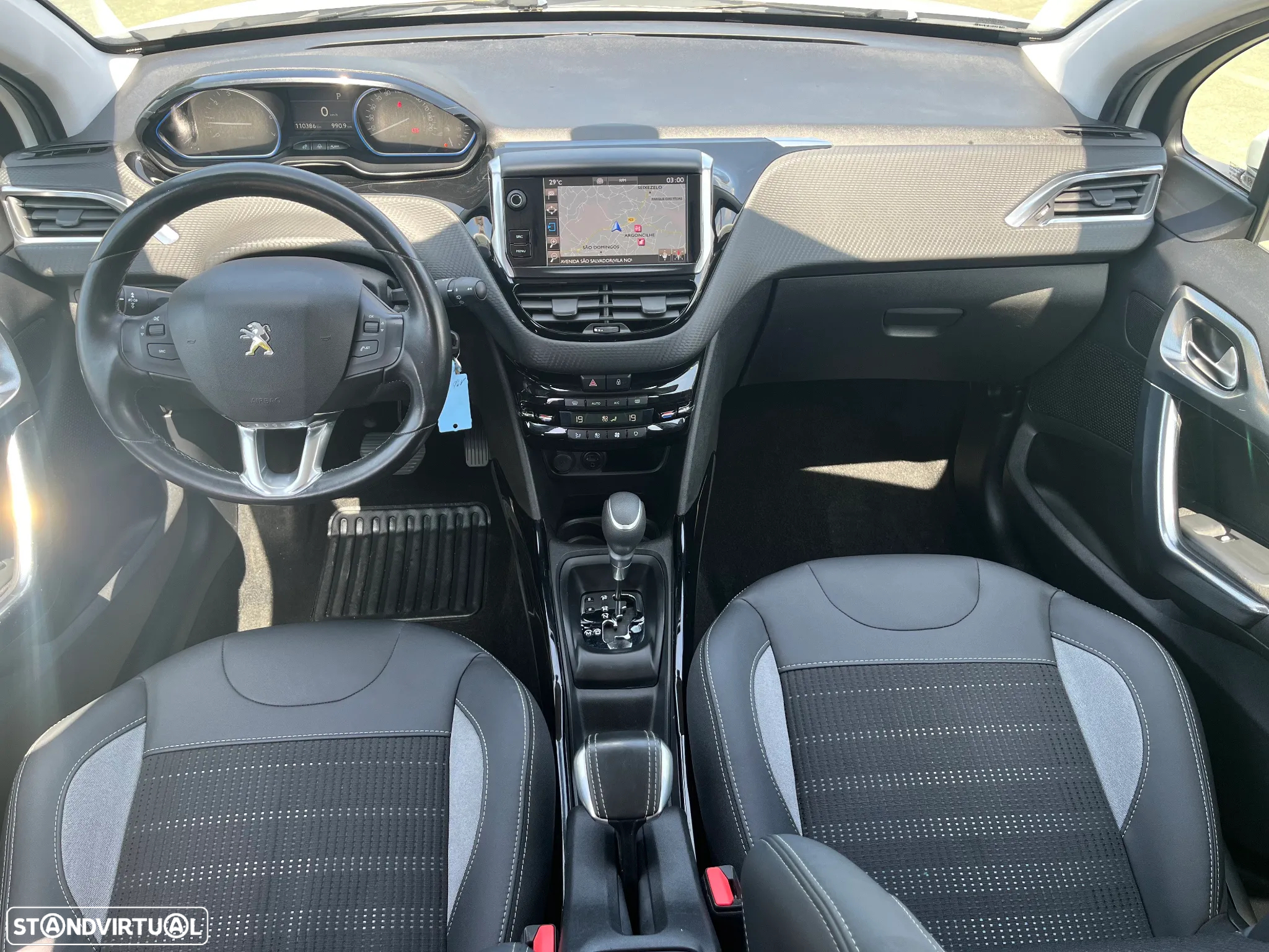 Peugeot 2008 1.2 PureTech Allure EAT6 - 11