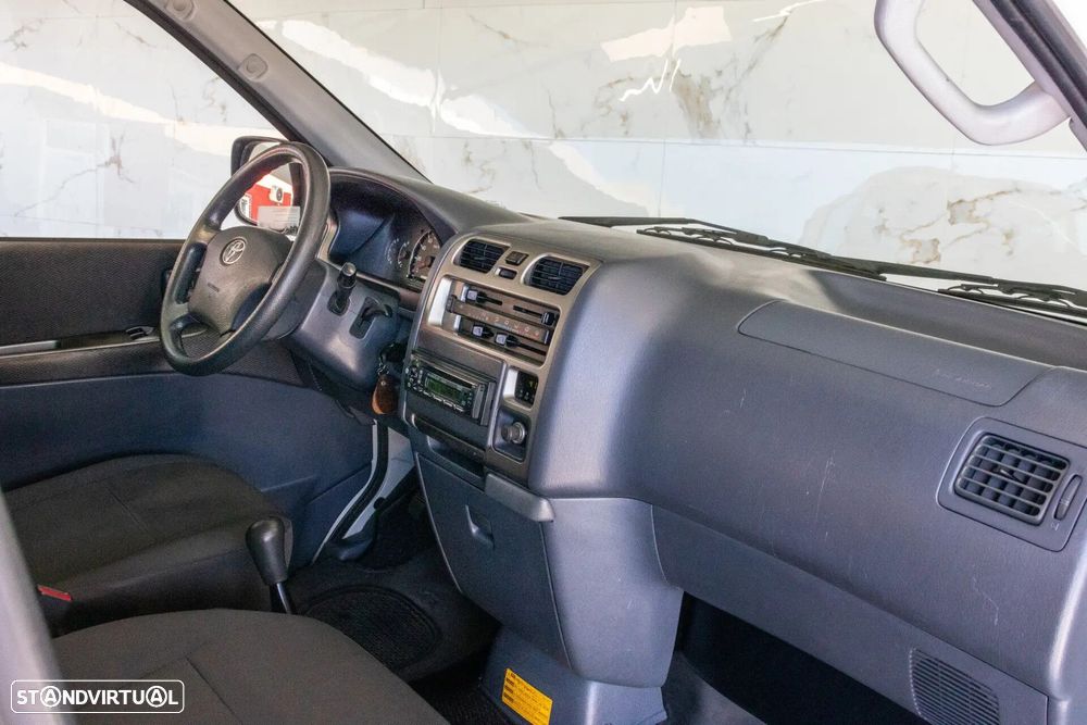 Toyota HiAce 2.5 D-4D Service 2.8T - 7