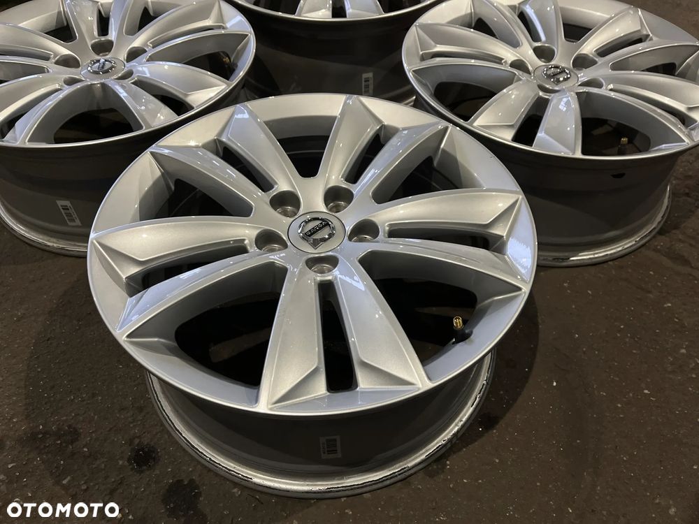 Felgi Volvo 17 S60 V60 7J ET 40,5 31471309 - 7