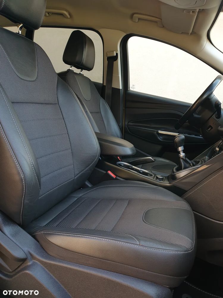 Ford Kuga 2.0 TDCi 4x4 Titanium - 32