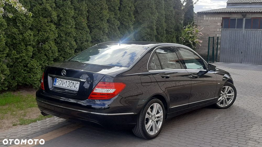 Mercedes-Benz Klasa C 180 CGI BlueEFFICIENCY Avantgarde - 13