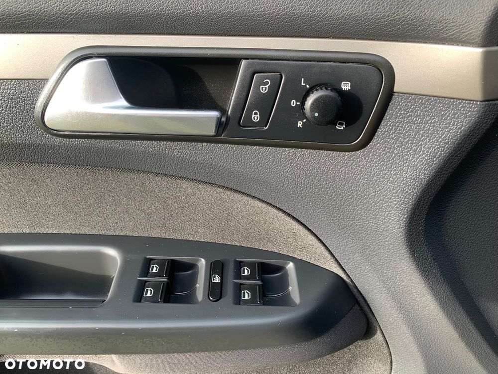 Volkswagen Touran 2.0 TDI DPF Comfortline - 26