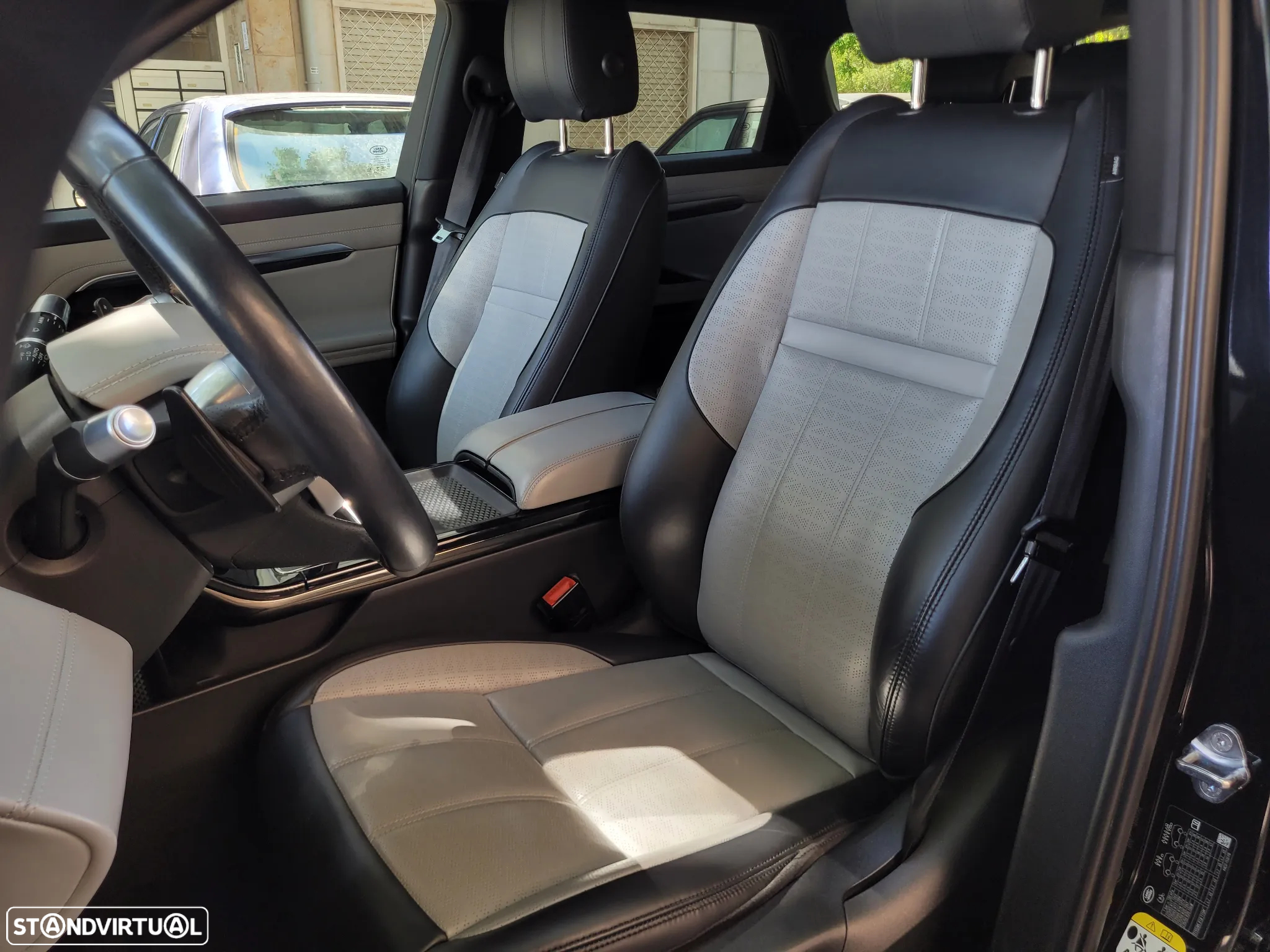 Land Rover Range Rover Evoque 2.0 D150 AWD R-Dynamic S Auto - 26