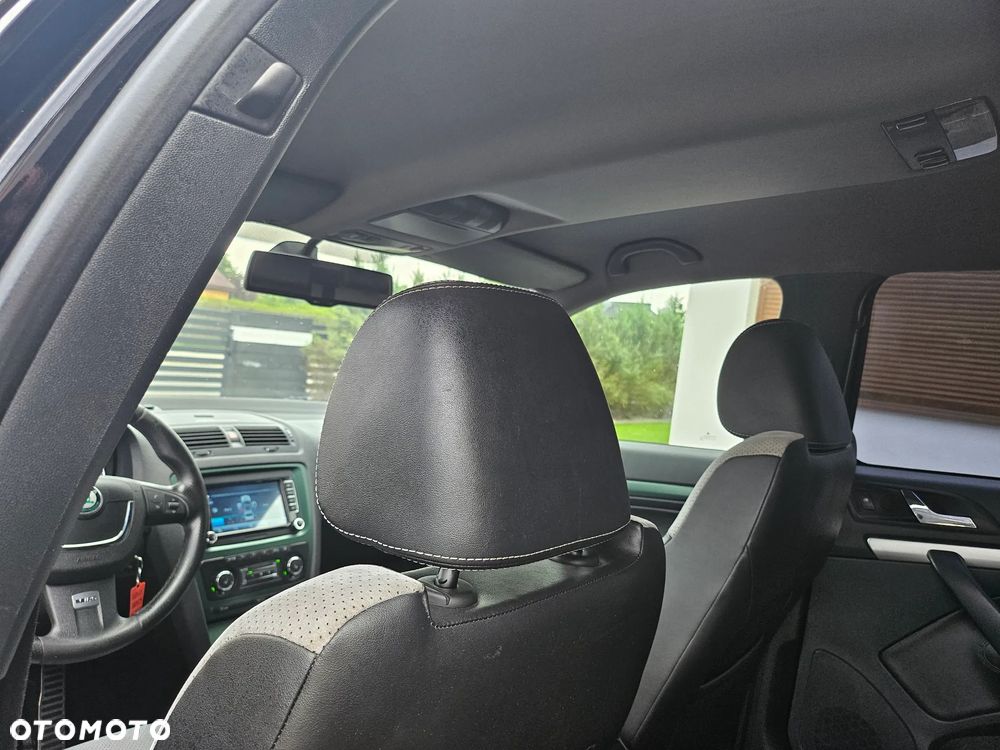 Skoda Octavia 2.0 TDI CR DPF DSG RS - 17