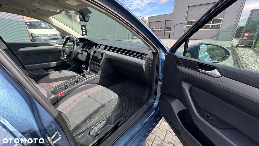Volkswagen Passat - 10