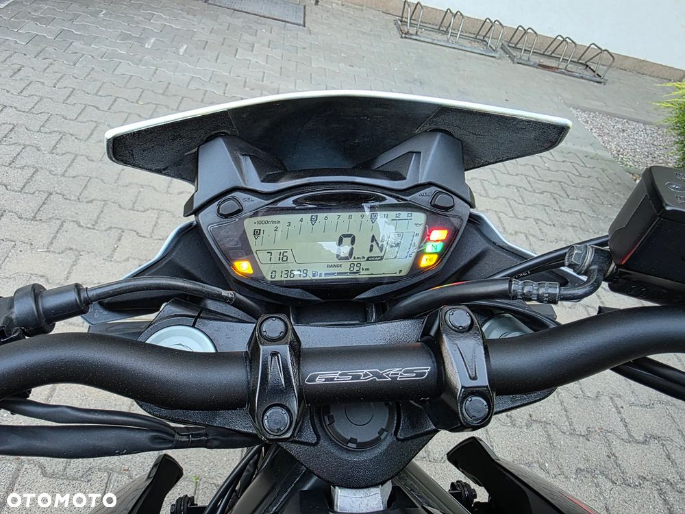 Suzuki GSX - 17