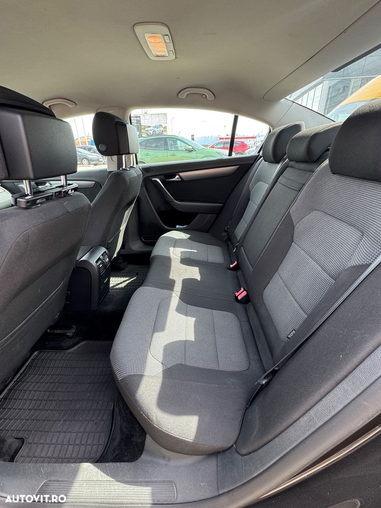 Volkswagen Passat 2.0 TDI 4Motion BlueMotion Technology Comfortline - 9