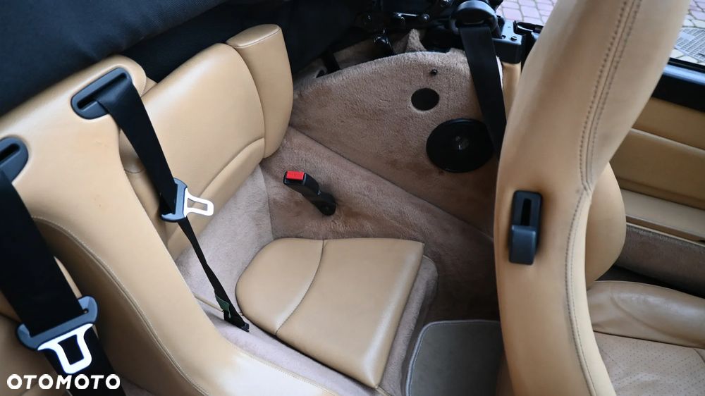 Porsche 911 Carrera - 33