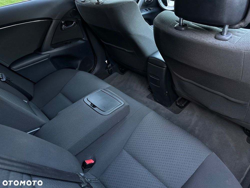 Toyota Avensis - 19