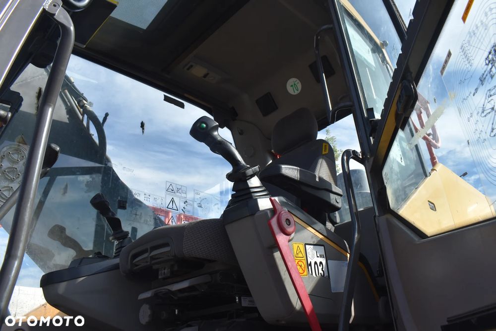 Volvo EC 250 EL - 14