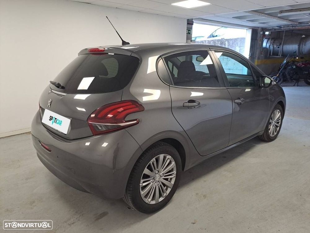 Peugeot 208 1.2 PureTech Signature - 4