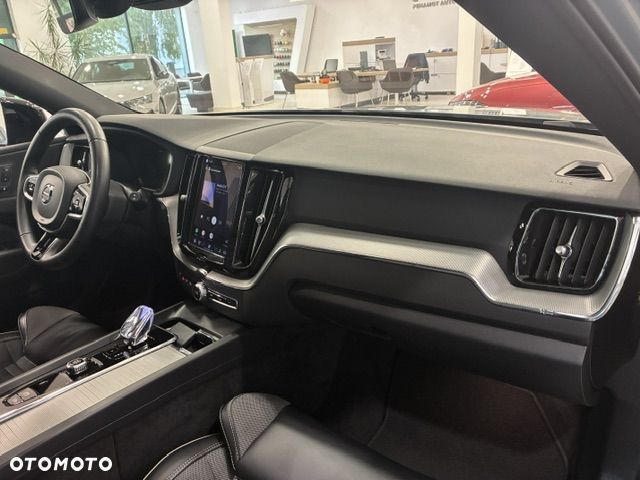 Volvo XC 60 B4 B Plus Dark - 17