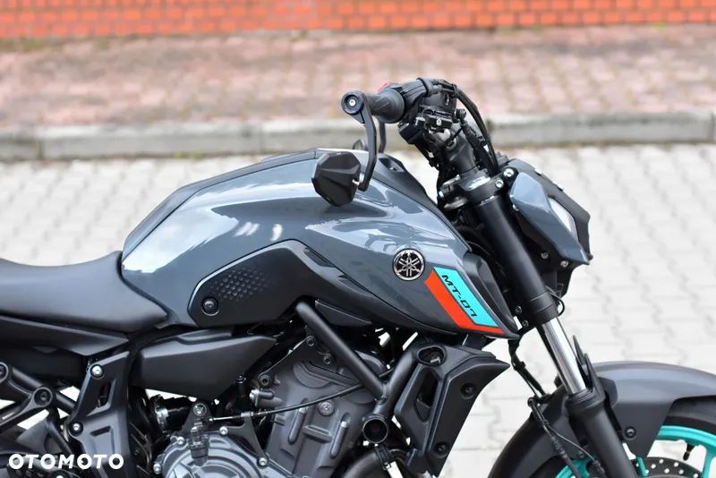 Yamaha MT - 8