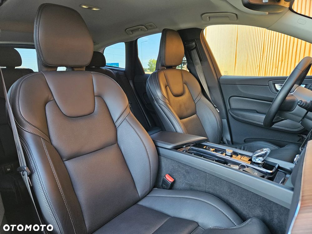 Volvo XC 60 B5 B AWD Plus Bright - 9