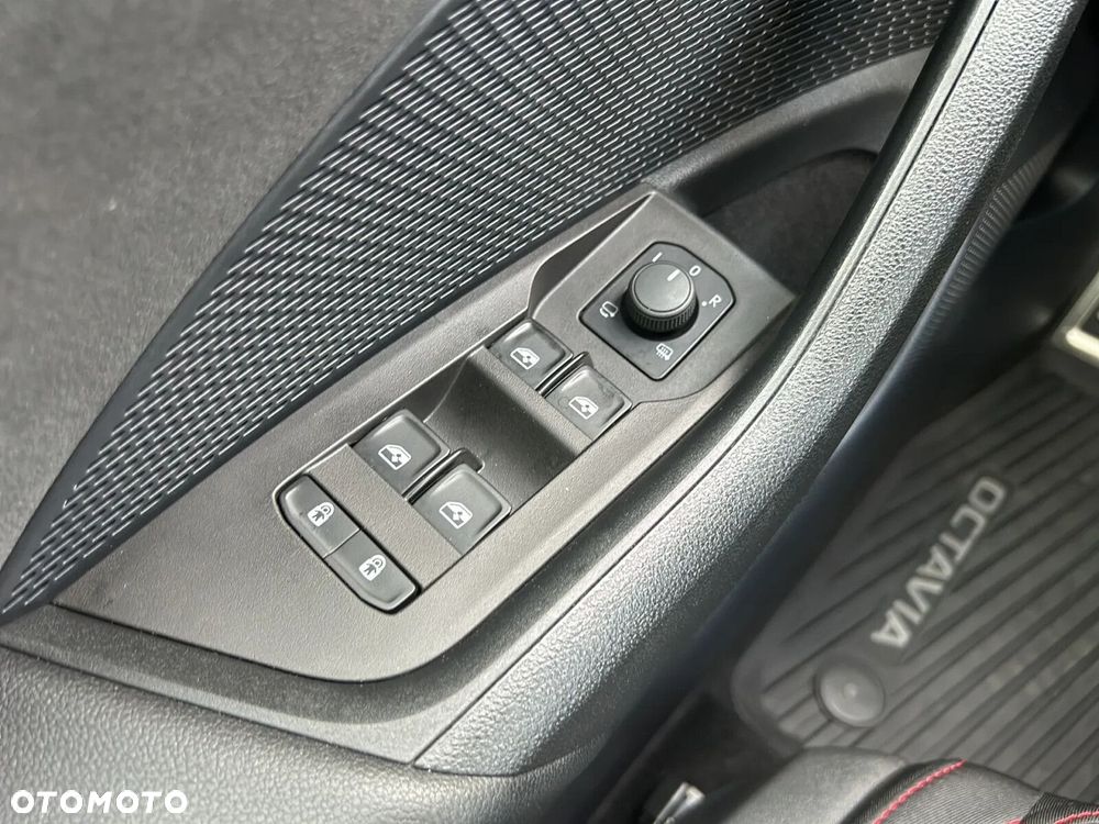 Skoda Octavia 2.0 TSI RS DSG - 20