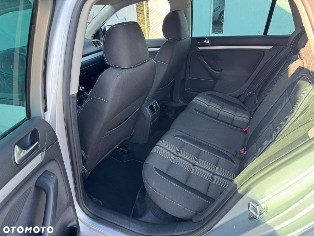 Volkswagen Golf 1.6 TDI DPF BlueMotion Technology MATCH - 25