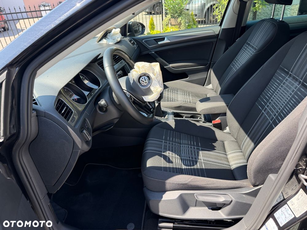 Volkswagen Golf - 23