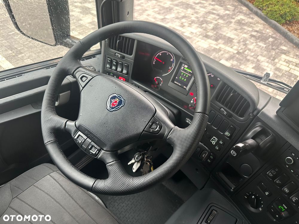 Scania / P360 / 6X2 / CHŁODNIA 7,7 m / Carrier / WINDA / - 33