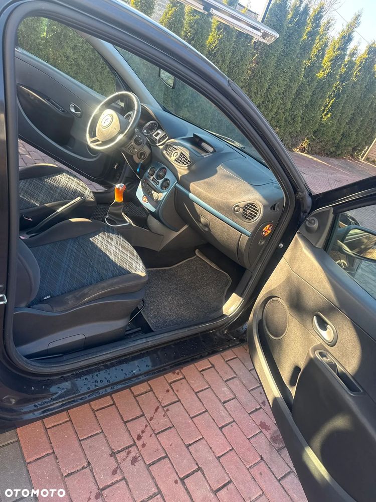 Renault Clio - 18