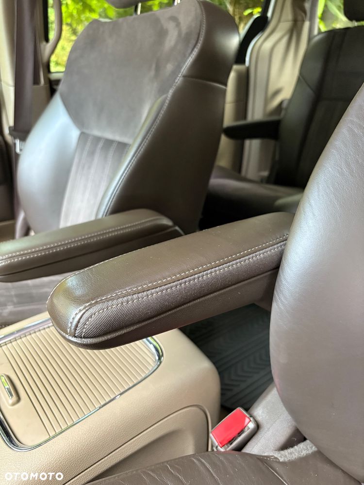 Lancia Voyager 3.6 Platinum - 29