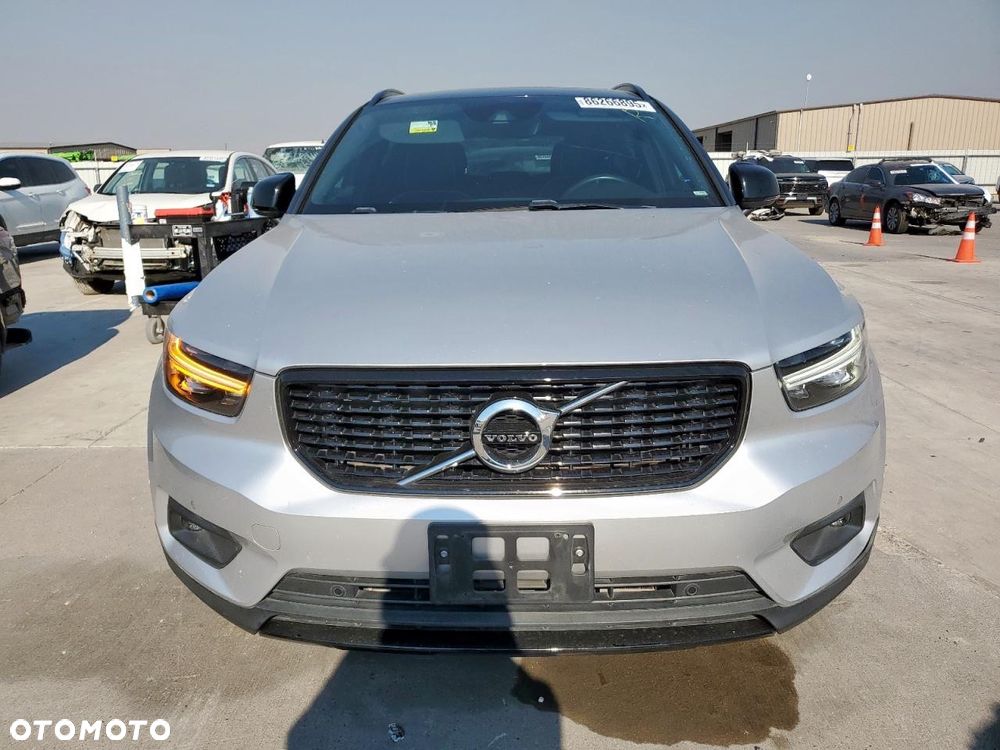 Volvo XC 40 T5 AWD Momentum - 5