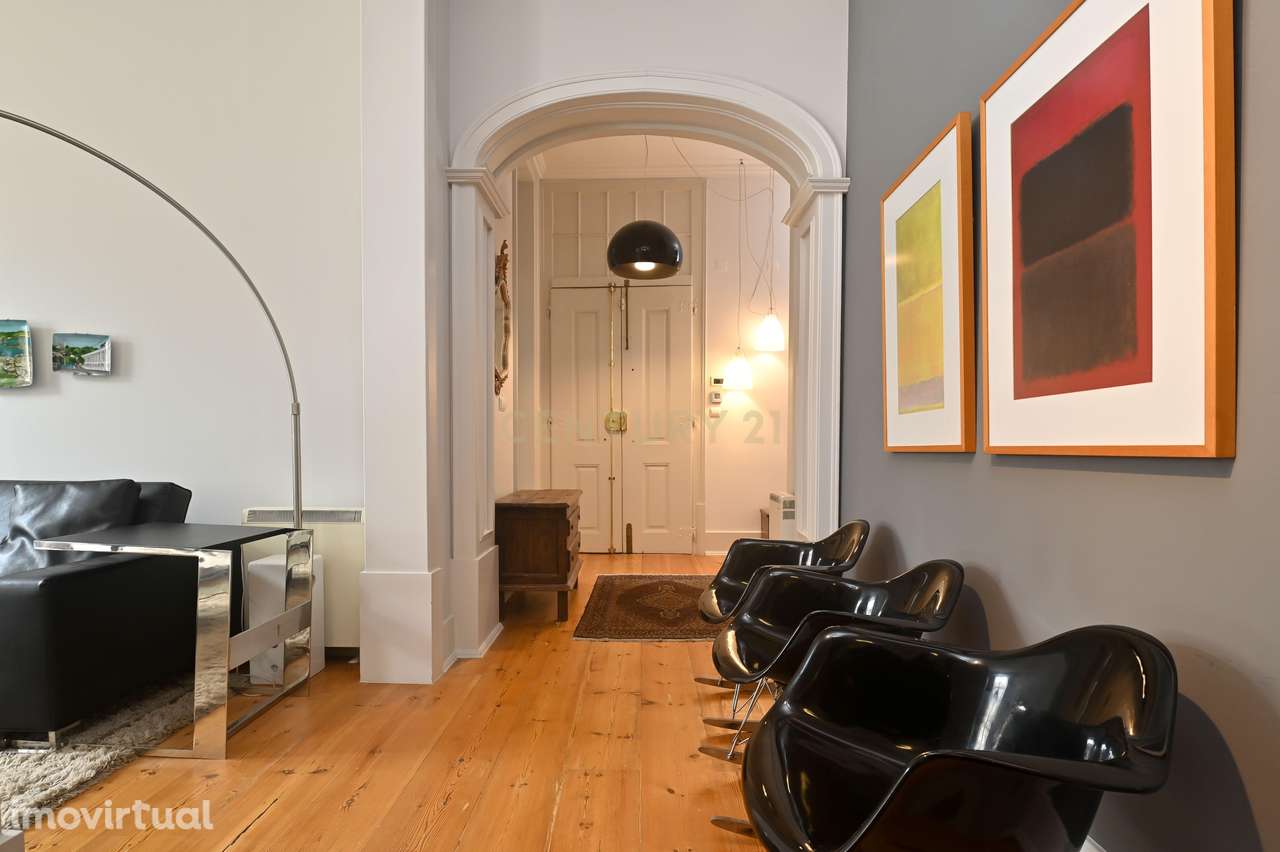 Exclusivo apartamento T4 com estacionamento privado na Baixa, junto ao - Grande imagem: 2/32