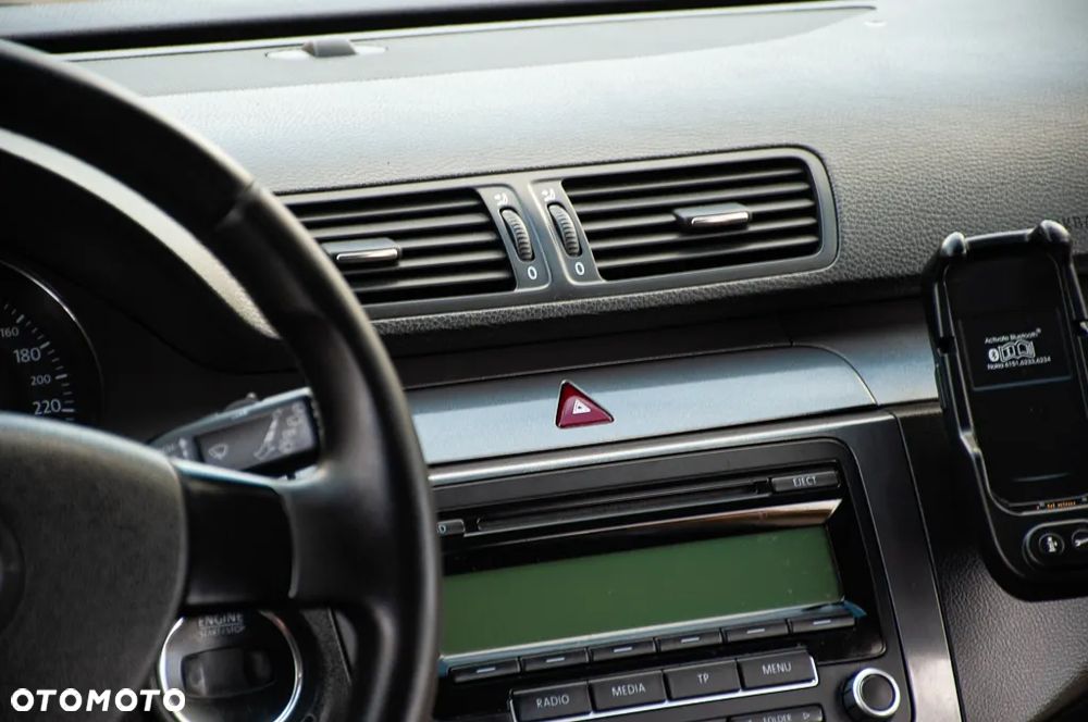 Volkswagen Passat 2.0 TDI Comfortline - 29