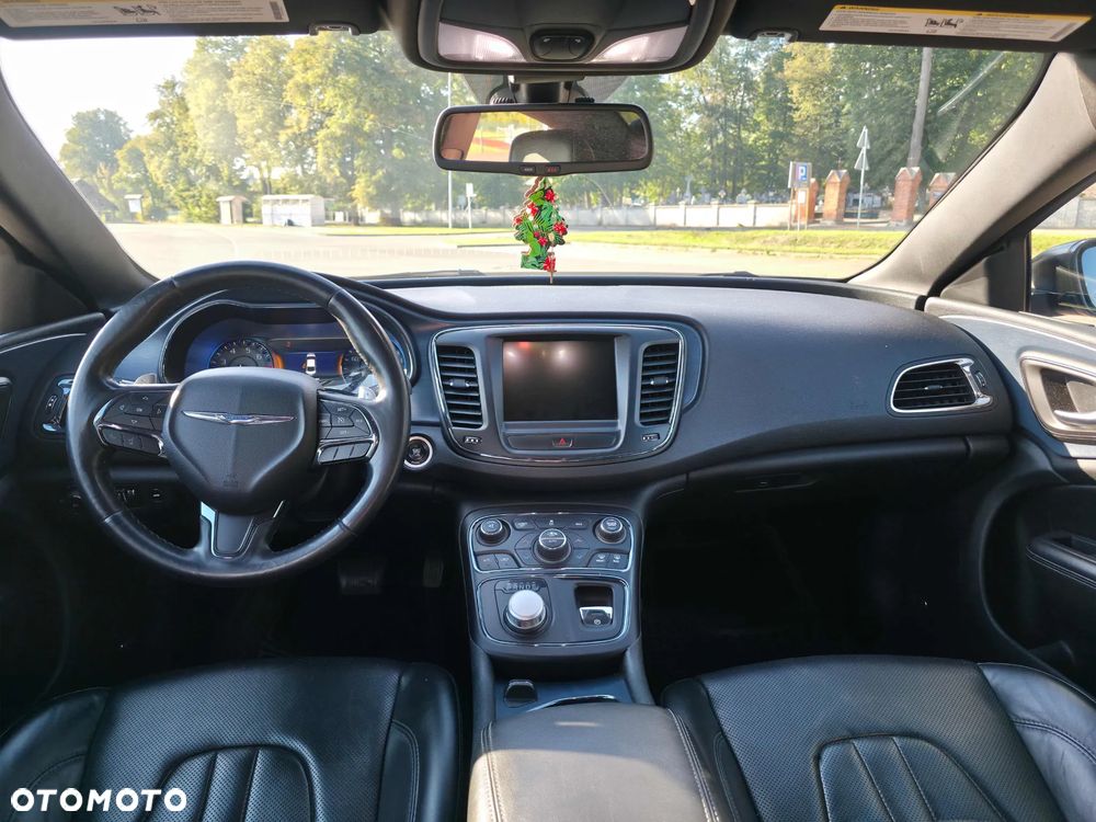 Chrysler 200 - 12
