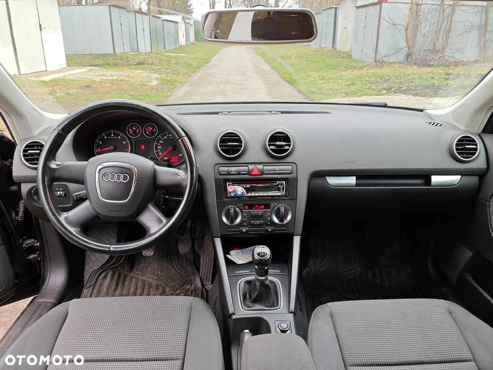 Audi A3 Sportback 1.6 FSI Attraction - 10