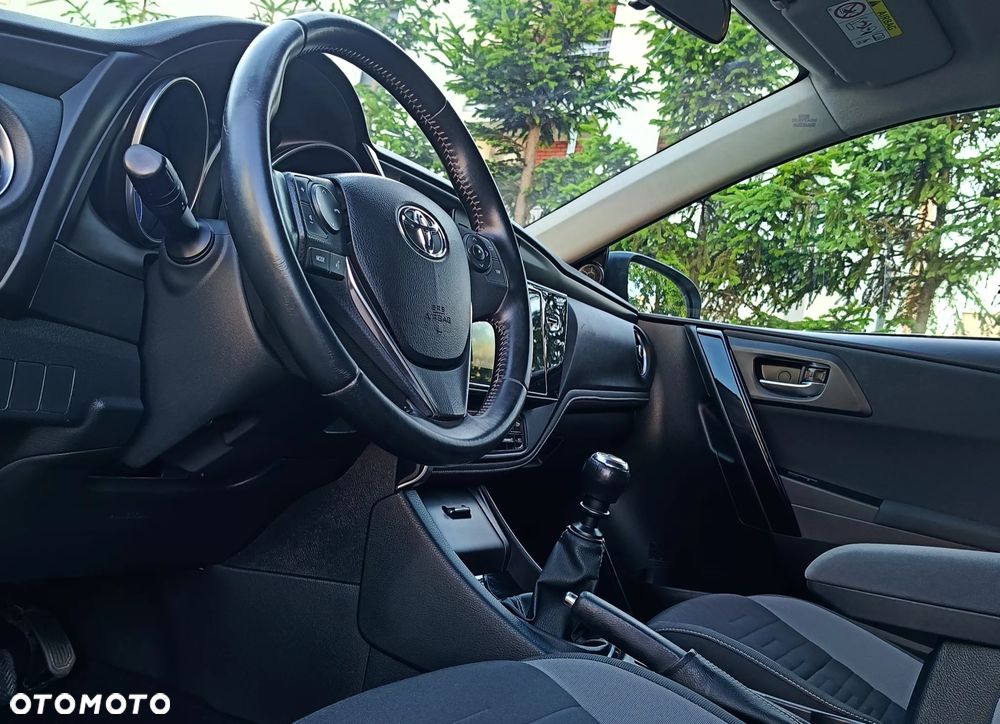 Toyota Auris 1.6 D-4D Executive - 22