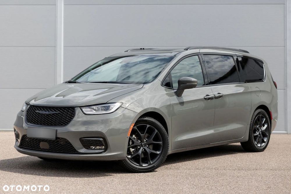 Chrysler Pacifica - 1