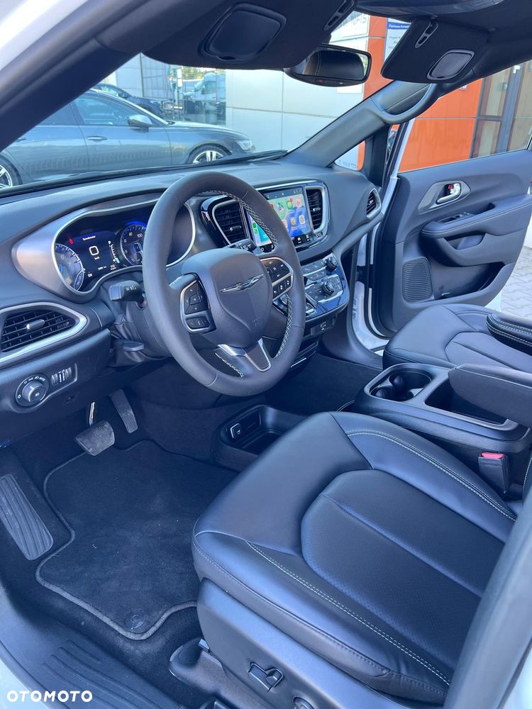 Chrysler Pacifica 2025 photo 3