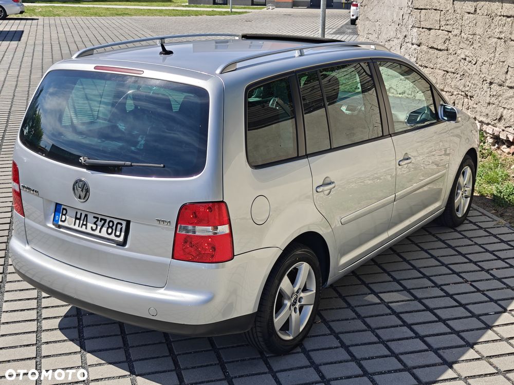 Volkswagen Touran - 25