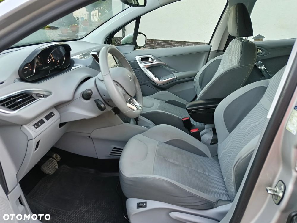 Peugeot 208 120 VTI Automatik Allure - 13