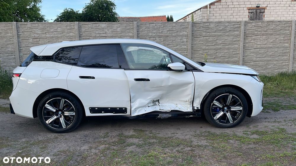 BMW iX xDrive45 - 12