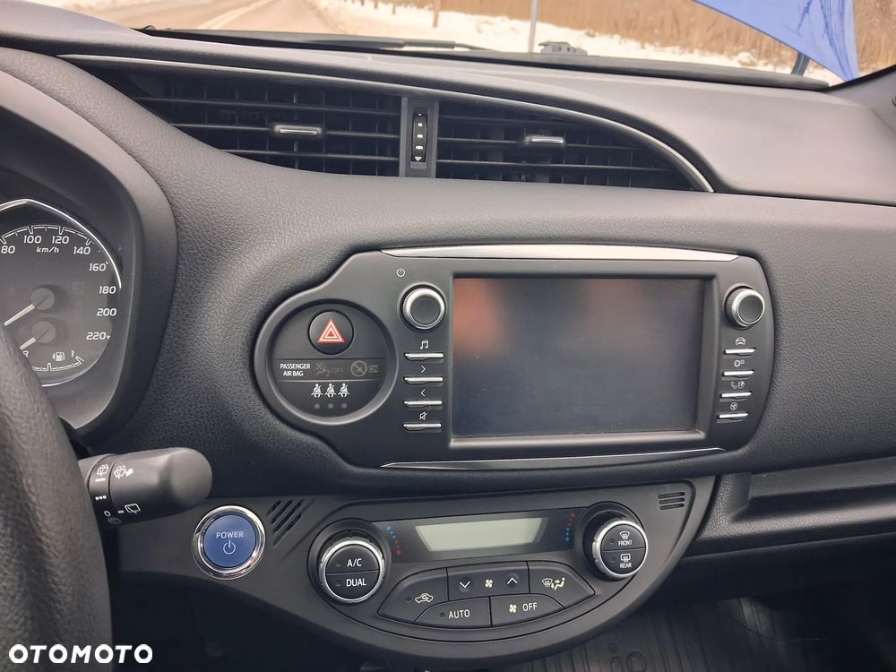 Toyota Yaris Hybrid 100 Dynamic EU6 - 19
