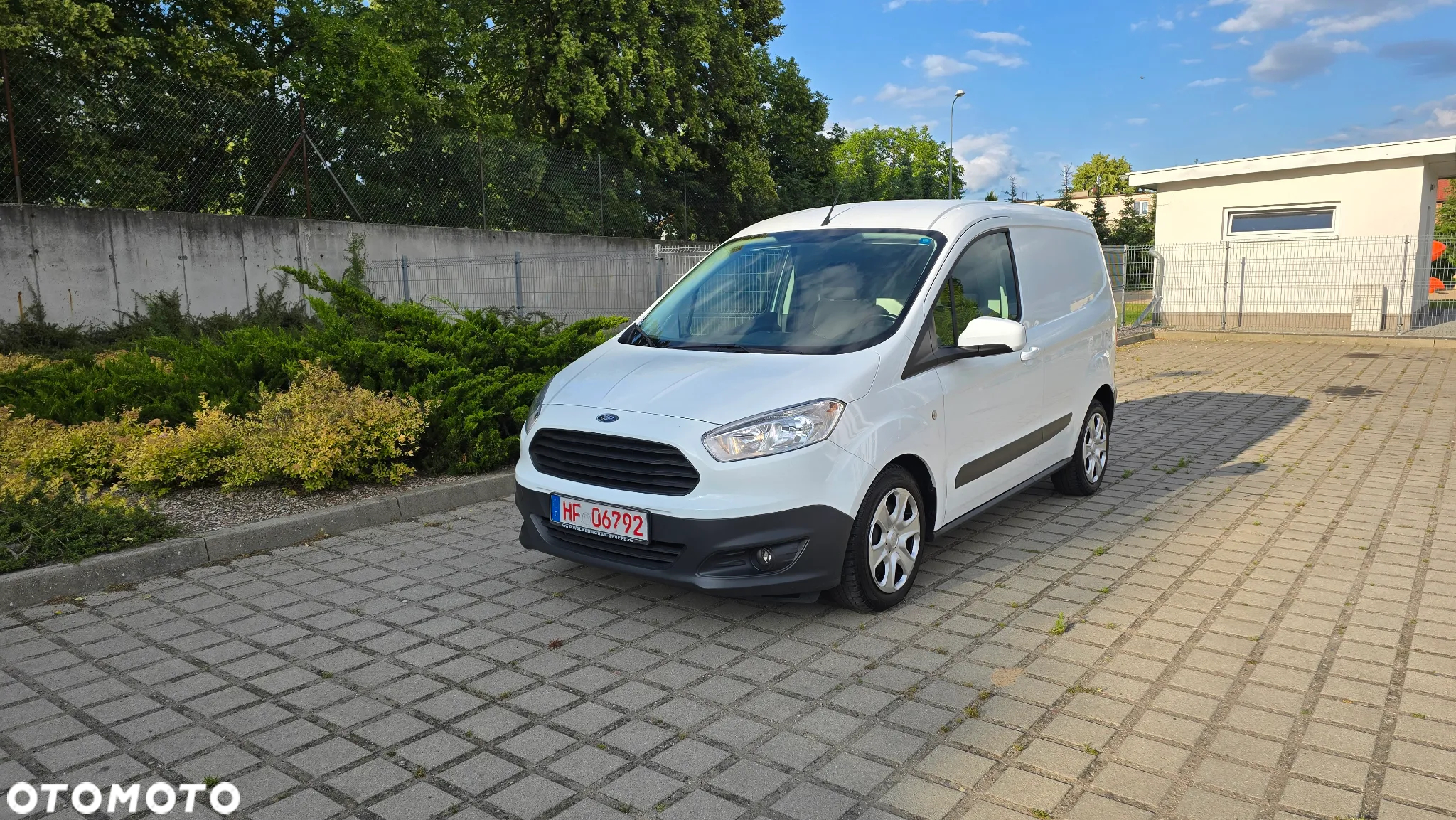 Ford Transit Courier - 33