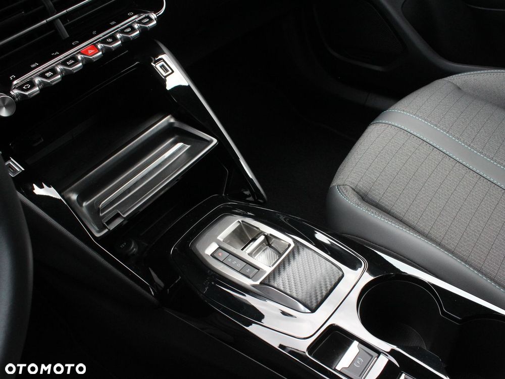 Peugeot 2008 1.2 PureTech Allure Pack S&S EAT8 - 11